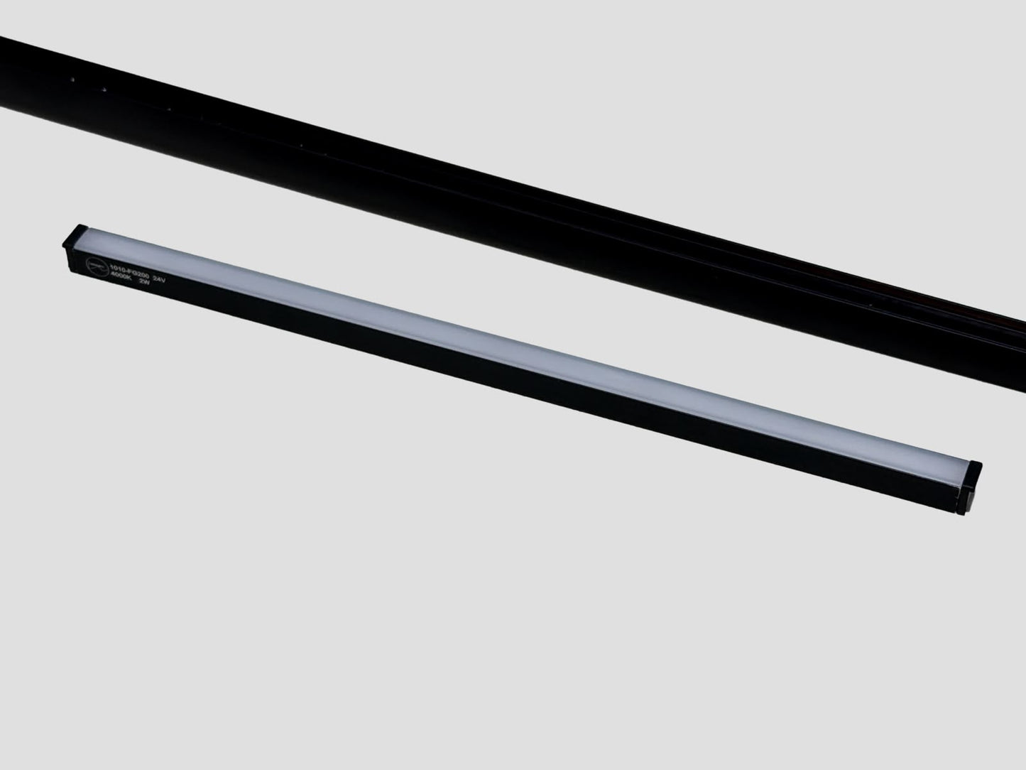 Magnetic 1010 Linear Diffused Light